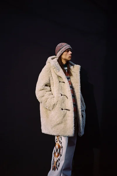 Look 16